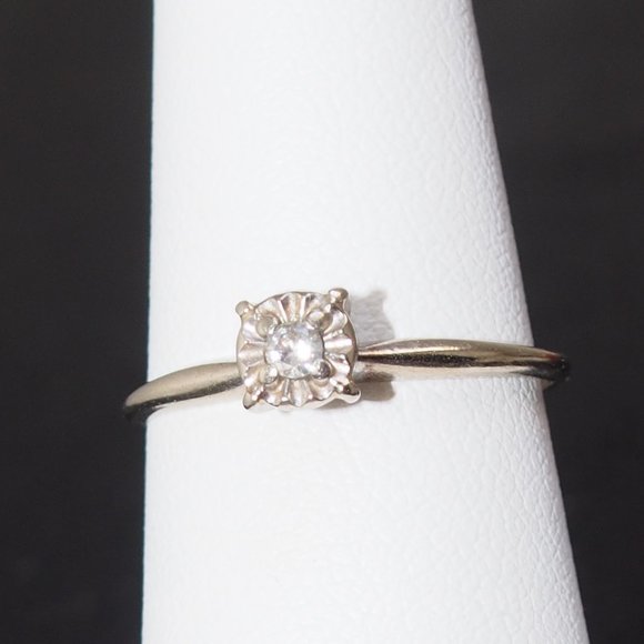 Vintage Jewelry - 14k Solid Gold Diamond vintage Engagement Ring